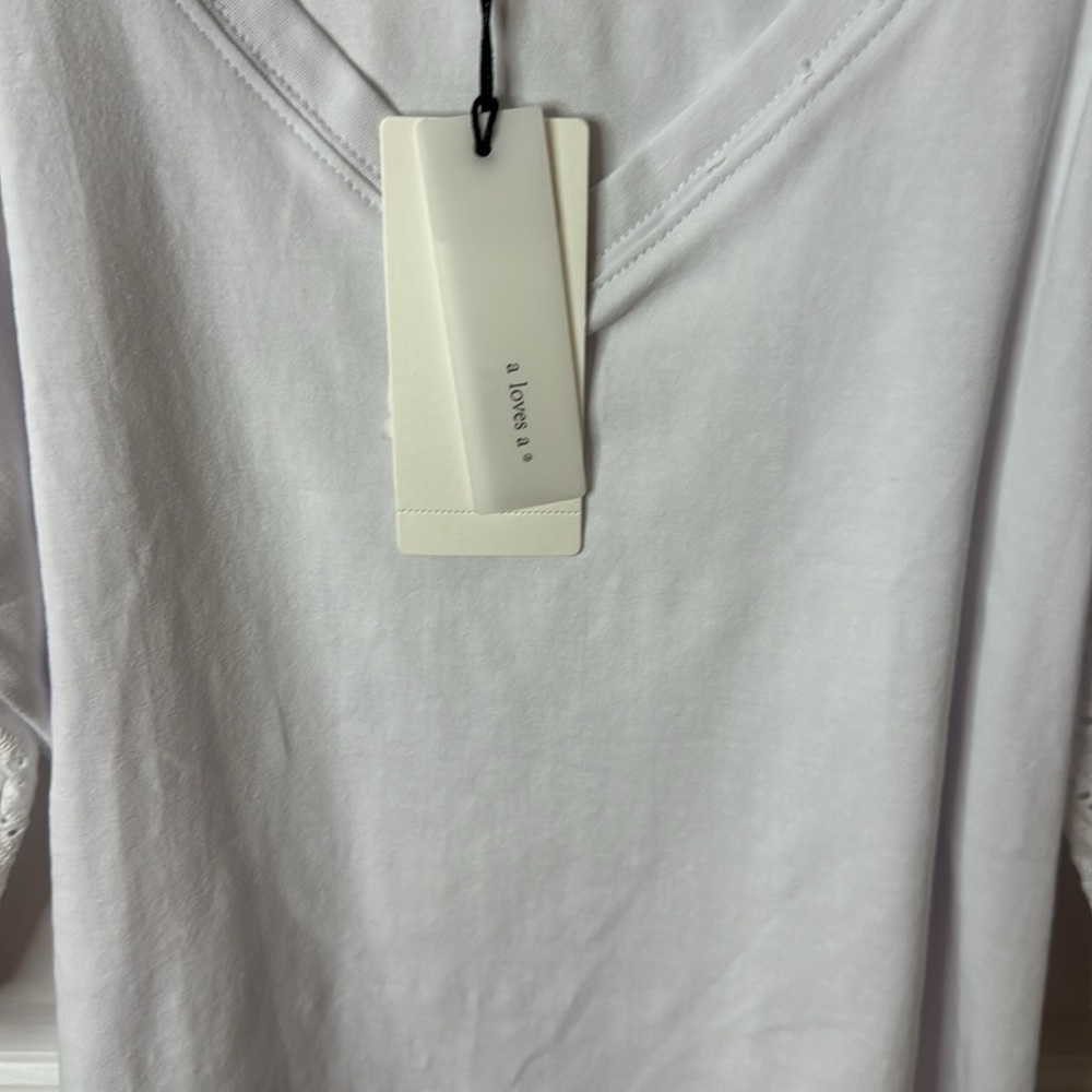 A loves a White Eyelet Sleeve Women's Top - Picture 3 of 5
